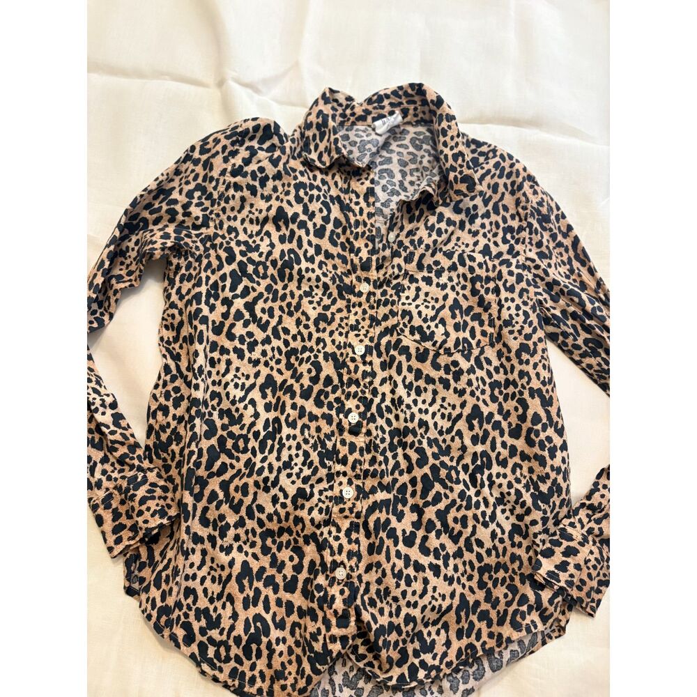 Gap Easy Leopard Print Button Up